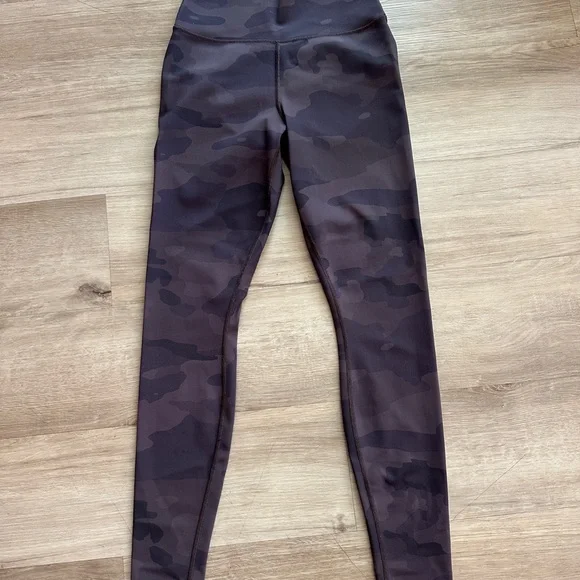 Alo Camo Leggings - Picture 2 of 7